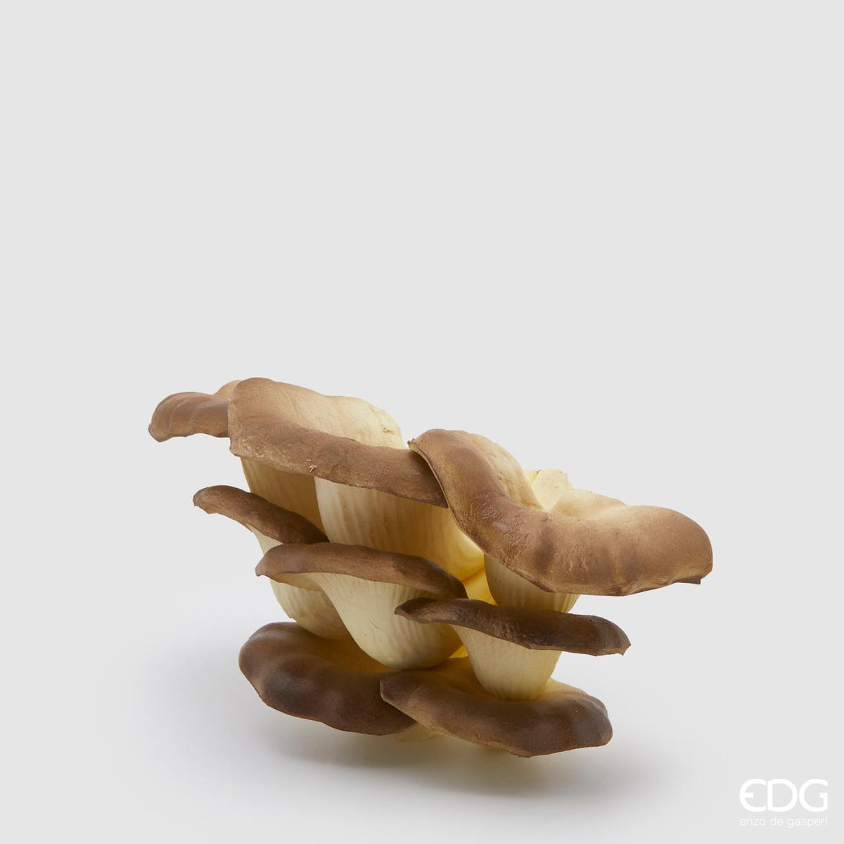 Cespo di 8 funghi artificiali in lattice Dimensioni: cm 18 x 12 h. In negozio e online su tuttochic.live