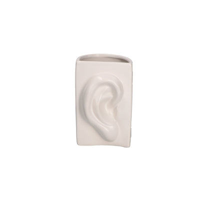Vaso decorativo in ceramica di colore bianco. Collezione Augusto Dimensioni: cm 9 x 9 x h 14.Ogni pezzo di questa collezione è stato realizzato a mano utilizzando materiali e tecniche artigianali che ne determinano l'originalità. In negozio e online su tuttochic.live