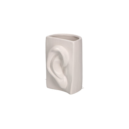 Vaso decorativo in ceramica di colore bianco. Collezione Augusto Dimensioni: cm 9 x 9 x h 14.Ogni pezzo di questa collezione è stato realizzato a mano utilizzando materiali e tecniche artigianali che ne determinano l'originalità. In negozio e online su tuttochic.live