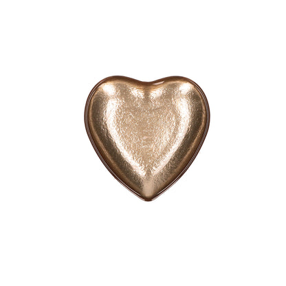 Piattino in vetro di colore oro a forma di cuore. Dimensioni: Ø 14 cm. Clicca qui per vedere tutta la collezione Neimieipensieri. In negozio e online su tuttochic.live