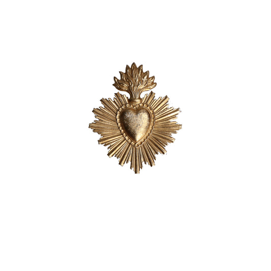 Decorazione da parete a forma di Cuore in resina color oro. Dimensioni: 10 x1,1 x h 12 cm. In negozio e online su tuttochic.live