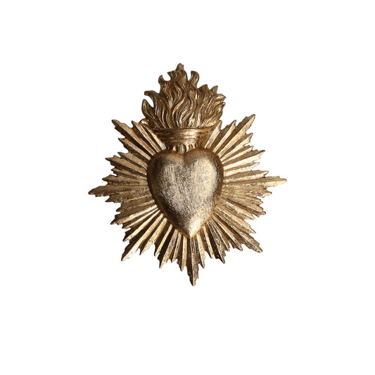 Decorazione da parete a forma di Cuore in resina  color oro. Dimensioni: 15,4 x 2x h 17,3 cm. In negozio e online su tuttochic.live