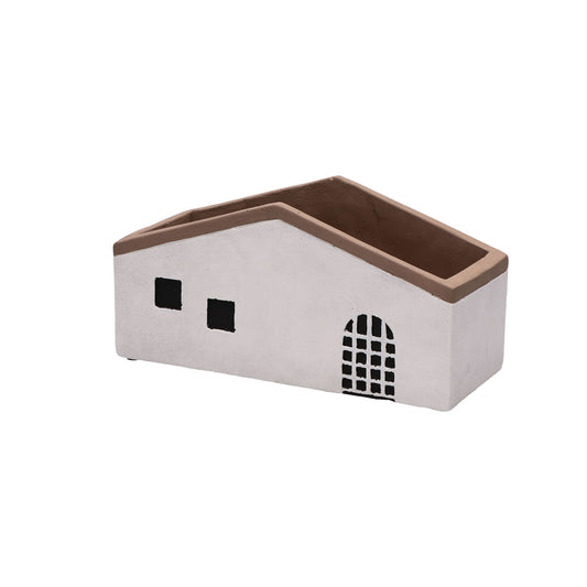 Cachepot a forma di casetta in resina cementizia decorata. Dimensioni: cm 24 x 10 x 12 h. In negozio e online su tuttochic.live 
