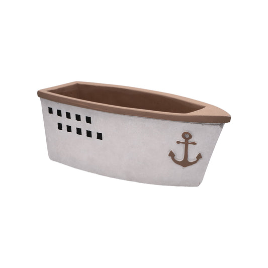 Cachepot a forma di barca in resina cementizia decorata. Dimensioni: cm 30 x 12.5 x 11 h. In negozio e online su tuttochic.live