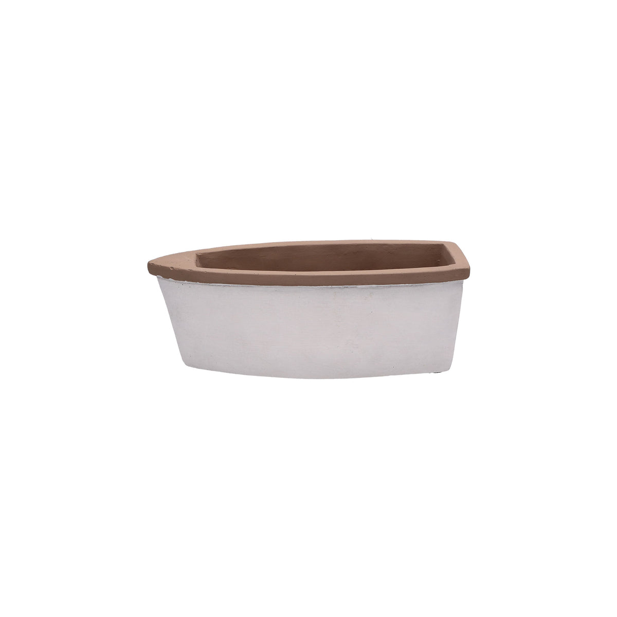 Cachepot a forma di barca in resina cementizia decorata. Dimensioni: cm20 x 8.5 x 7 h. In negozio e online su tuttochic.live
