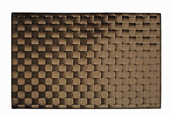 La tovaglietta rettangolare da tavola firmata "Progetto Tognana" è in plastica, resistente e facile da lavare, misura 45x32 cm. In negozio e online su tuttochic.live