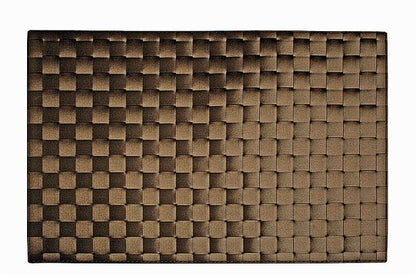 La tovaglietta rettangolare da tavola firmata "Progetto Tognana" è in plastica, resistente e facile da lavare, misura 45x32 cm. In negozio e online su tuttochic.live