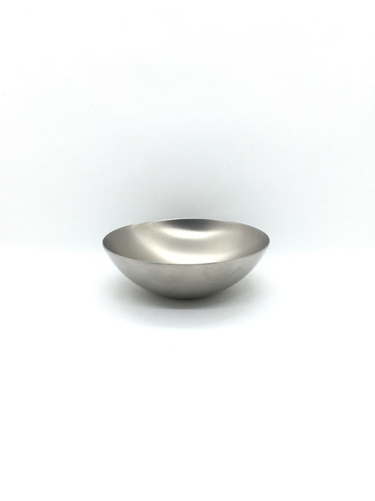 Ciotolina in acciaio inox 18/10 satinato. Dimensioni: diametro cm 12