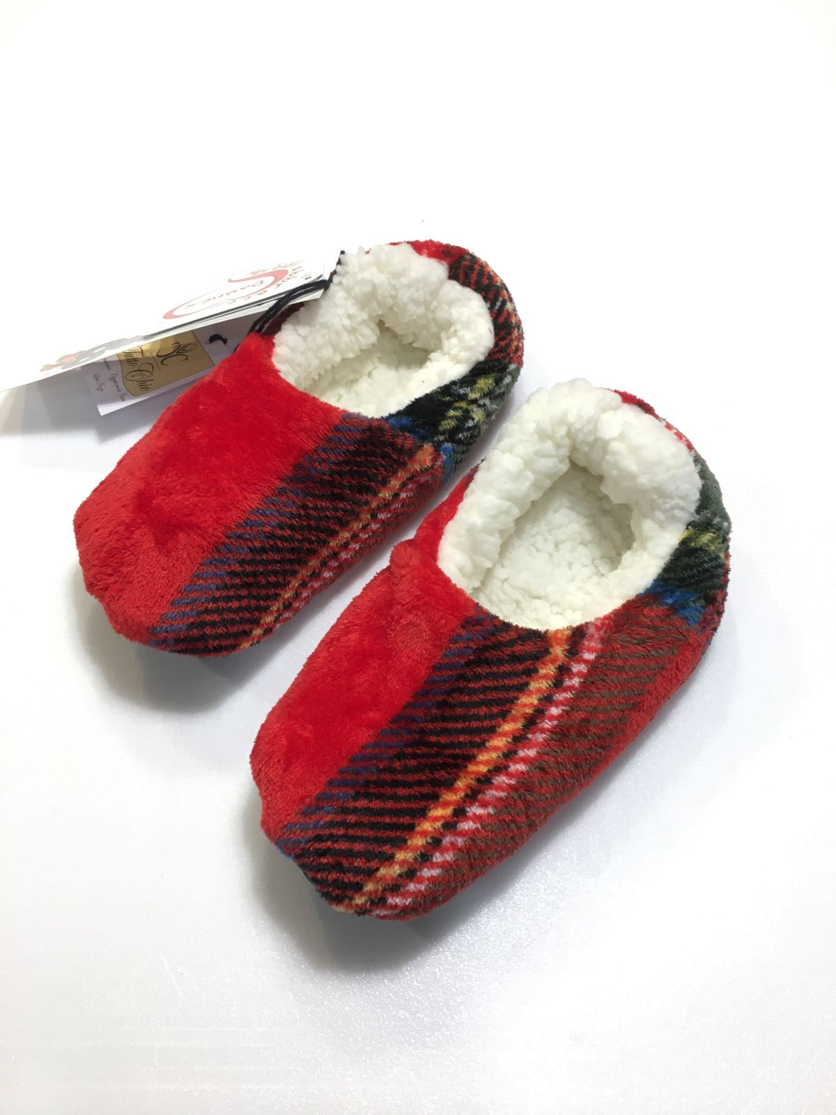 Pantofole Ballerine per bambini in morbidissima microfibra con fondo di colore rosso e decoro Tartan scozzese. Tessuto 100% poliestere. In negozio e online su tuttochic.live