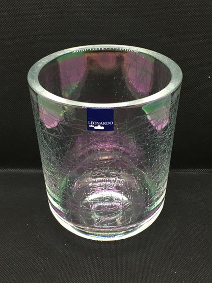 Vaso portacandela in vetro con decoro iridescente. Dimensioni: ø cm 11,5 x 13,5 h , spessore vetro cm 1. In negozio e online su tuttochic.live