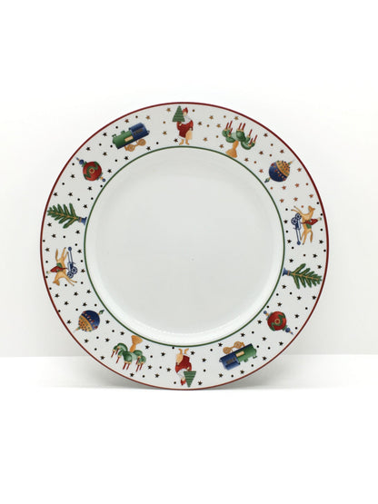 Set di 6 piattini da dolce in porcellana decorata a tema natalizio. Dimensioni: Ø cm 9. In negozio e online su tuttochic.live
