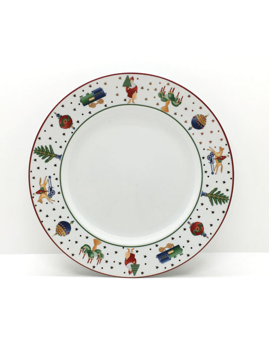 Set di 6 piattini da dolce in porcellana decorata a tema natalizio. Dimensioni: Ø cm 9. In negozio e online su tuttochic.live