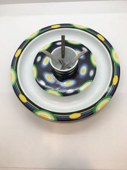 Ciotola per olive o cubetti di formaggio (aperitivi) o come oggetto decorativo, anche come porta candela (t-light), in porcellana decorata da Shinobu Ito nel 2004,&nbsp;Edizione Limitata, della collezione "Athena" di Ritzenhoff. Dimensioni: Ø cm 18,5x 3,5 h.  In negozio e online su tuttochic.live