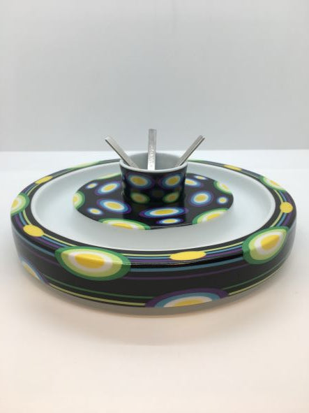 Ciotola per olive o cubetti di formaggio (aperitivi) o come oggetto decorativo, anche come porta candela (t-light), in porcellana decorata da Shinobu Ito nel 2004,&nbsp;Edizione Limitata, della collezione "Athena" di Ritzenhoff. Dimensioni: Ø cm 18,5x 3,5 h.  In negozio e online su tuttochic.live