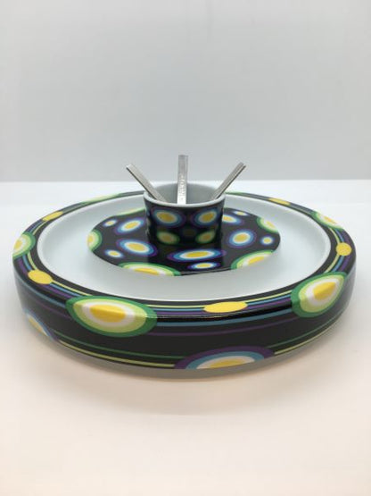 Ciotola per olive o cubetti di formaggio (aperitivi) o come oggetto decorativo, anche come porta candela (t-light), in porcellana decorata da Shinobu Ito nel 2004,&nbsp;Edizione Limitata, della collezione "Athena" di Ritzenhoff. Dimensioni: Ø cm 18,5x 3,5 h.  In negozio e online su tuttochic.live