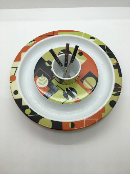Ciotola in porcellana decorata da Marie Peppercorn nel 2004, Edizione Limitata, della collezione "Athena" di Ritzenhoff, ideale per servire olive o cubetti di formaggio (aperitivi) o come oggetto decorativo, come porta candela (t-light). Dimensioni: Ø cm 18,5x 3,5 h. In negozio e online su tuttochic.live