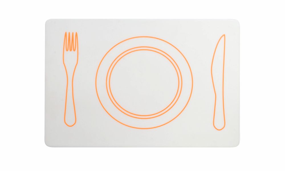 Tovaglietta in plastica e silicone di colore arancione. Dimensioni: cm 45 x 30. Questa tovaglietta americana è adatta per arredare la tavola per le tue colazioni o i tuoi pranzi informali. In negozio e online su tuttochic.live
