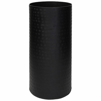 Vaso cilindrico in alluminio di colore nero. Dimensioni: cm 17 x 39H La linea atelier è realizzata in alluminio cesellato, leggero nelle forme e nel peso. In negozio e online su tuttochic.live