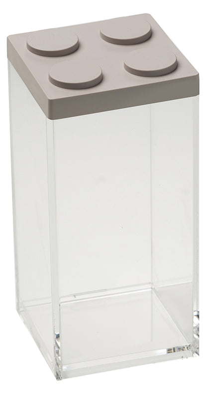 Barattolo contenitore ermetico in acrilico trasparente con coperchio in stile Lego, assemblabili e modulabili. Utilizzabili non solo in cucina, lavabili in lavastoviglie, idonei al contatto alimentare. Dimensione: cm.10 x 10 x h 20,5. Capacità: lt.1,5 Colore: tortora Made in Italy