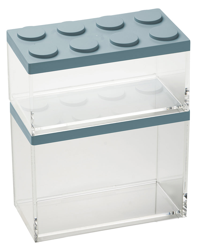 Barattolo contenitore ermetico in acrilico trasparente con coperchio in stile Lego, assemblabili e modulabili. Utilizzabili non solo in cucina, lavabili in lavastoviglie, idonei al contatto alimentare. Dimensione: cm.10 x 20 x h 15,5  Capacità: lt. 2 Colore: azzurro polvere Made in Italy