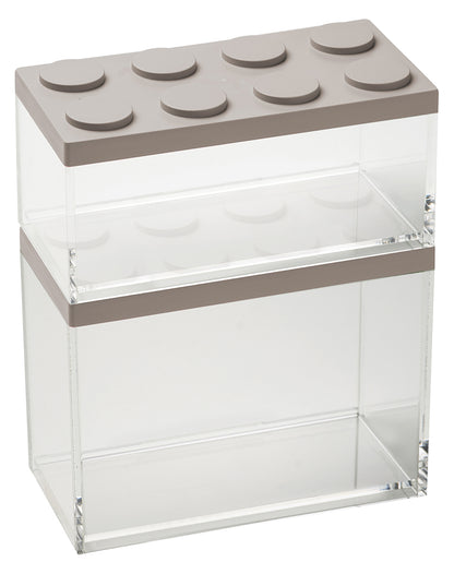 Barattolo contenitore ermetico in acrilico trasparente con coperchio in stile Lego, assemblabili e modulabili. Utilizzabili non solo in cucina, lavabili in lavastoviglie, idonei al contatto alimentare. Dimensione: cm.10 x 20 x h 15,5 Capacità: lt. 2 Colore: tortora Made in Italy