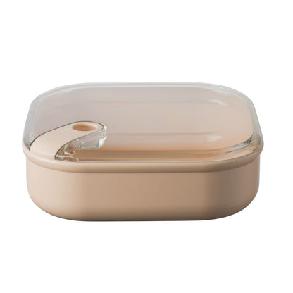 Contenitore ermetico quadrato per alimenti con coperchio trasparente, ideale per la preparazione, la presentazione, il trasporto e la conservazione dei cibi. Utilizzabile in frigo e in forno a microonde Lavabile in lavastoviglie Dimensioni: 19,5 x 19,5 x H 6,7 cm Capacità: 1 litri. In negozio e online su tuttochic.live