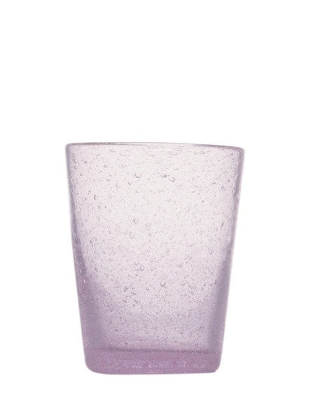 Bicchiere in vetro soffiato, colorato e lavorato a mano con effetto bollicine. Divertiti a colorare la tua tavola scegliendo il colore e la quantità da acquistare. La soffiatura fa sì che ogni bicchiere sia leggermente diverso l'uno dall'altro. Capacità cl 30. In negozio e online su tuttochic.live