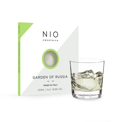 Cocktail Garden of Russia Una versione insolita, fresca e fragrante della Vodka Sour con un tocco di fiori di sambuco. I cocktail NIO sono creati su ricetta di Patrick Pistolesi, miscelati artigianalmente in Italia e confezionati in packaging di design 100% riciclabile. In negozio e online su tuttochic.live
