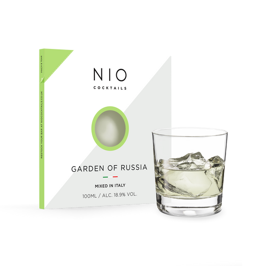 Cocktail Garden of Russia Una versione insolita, fresca e fragrante della Vodka Sour con un tocco di fiori di sambuco. I cocktail NIO sono creati su ricetta di Patrick Pistolesi, miscelati artigianalmente in Italia e confezionati in packaging di design 100% riciclabile. In negozio e online su tuttochic.live