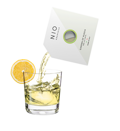 Cocktail Garden of Russia Una versione insolita, fresca e fragrante della Vodka Sour con un tocco di fiori di sambuco. I cocktail NIO sono creati su ricetta di Patrick Pistolesi, miscelati artigianalmente in Italia e confezionati in packaging di design 100% riciclabile. In negozio e online su tuttochic.live