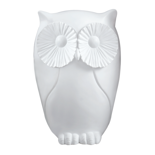 Figura Gufo in resina bianca opaca. Dimensioni: cm 17 x 23 x 26 h. In negozio e online su tuttochic.live