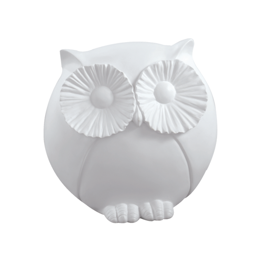 Figura Gufo in resina bianca opaca. Dimensioni: cm 19,5 x 11 x 19,5 h. In negozio e online su tuttochic.live
