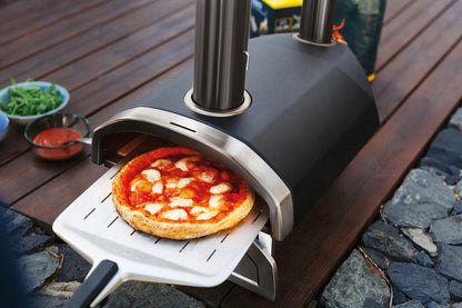 Pala forata per pizza, professionale e leggera. Il bordo molto sottile facilita la rotazione e il recupero delle pizze dal forno. • Materiale: Alluminio anodizzato, nylon rinforzato• Dimensioni: 74 x 37 x 4 cm • Peso: 0,6 Kg. In negozio e online su tuttochic.live