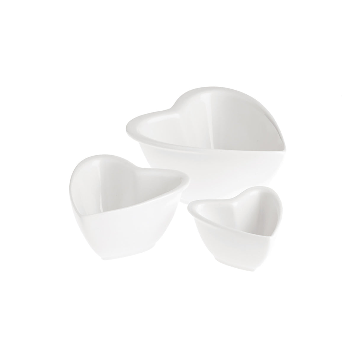 Set di 3 ciotoline impilabili a forma di cuore in porcellana bianca. Dimensioni: (ciotolina grande) 10 x 11 x H 5,5 cm  Lavabile in lavastoviglie Utilizzabile in microonde Utilizzabile in forno tradizionale. In negozio e online su tuttochic.live