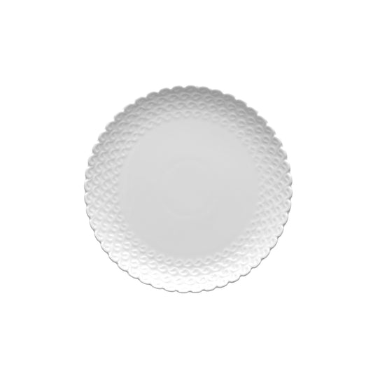 Set di 6 piatti dolce in porcellana bianca. Dimensioni: Ø 18; h2,5 cm Bordi smerlati su piatti, vassoi, piattini, bowl della linea Momenti, per dare un tocco di eleganza ad ogni apparecchiatura. Utilizzabile in forno tradizionale Utilizzabile in microonde Lavabile in lavastoviglie. In negozio e online su tuttochic.live