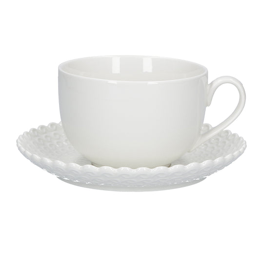 Tazza colazione con piattino in porcellana bianca. Dimensioni: 450 cc; Ø 11 Bordi smerlati su piatti, vassoi, piattini, bowl della linea Momenti, per dare un tocco di eleganza ad ogni apparecchiatura. Utilizzabile in forno a microonde Lavabile in lavastoviglie. In negozio e online su tuttochic.live