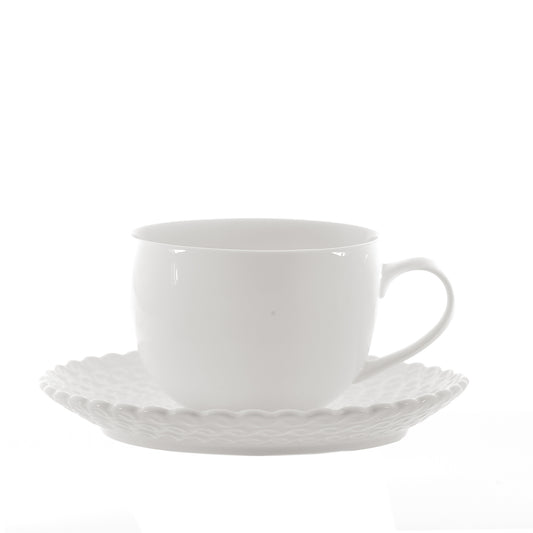 Set di 6 tazze tè con piattino in porcellana bianca. Bordi smerlati su piatti, vassoi, piattini, bowl della linea Momenti, per dare un tocco di eleganza ad ogni apparecchiatura. In negozio e online su tuttochic.live