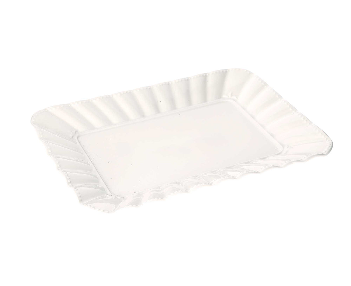 Vassoio rettangolare da portata in porcellana bianca lavorata cm. 35 x 26.Utilizzabile in forno tradizionale, microonde e lavastoviglie. Lavabile in lavastoviglie. Utilizzabile in microonde. In negozio e online su tuttochic.live