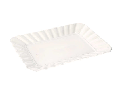 Vassoio rettangolare da portata in porcellana bianca lavorata cm. 35 x 26.Utilizzabile in forno tradizionale, microonde e lavastoviglie. Lavabile in lavastoviglie. Utilizzabile in microonde. In negozio e online su tuttochic.live