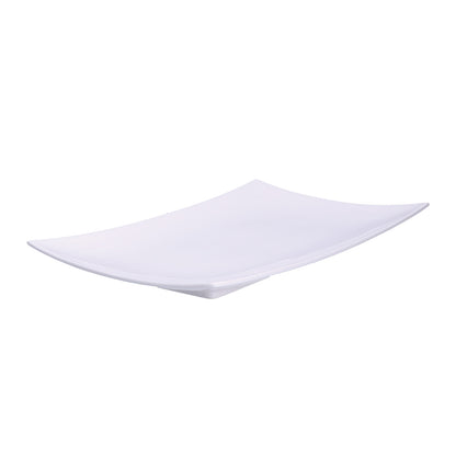 Piatto rettangolare in porcellana bianca. Linea Gourmet Quando il design incontra il food, la linearità diventa la massima espressione dell’eleganza in tavola. Dimensioni: cm 35 x 23 x h 2,4 Utilizzabile in forno a microonde Lavabile in lavastoviglie. In negozio e online su tuttochic.live
