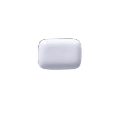 Piattino rettangolare in porcellana bianca. Linea Essenziale New Age Quando il design incontra il food, la linearità diventa la massima espressione dell’eleganza in tavola. Dimensioni: cm 15 X 10 X 2,1 h Utilizzabile in forno a microonde e tradizionale Lavabile in lavastoviglie. In negozio e online su tuttochic.live