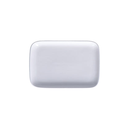 Piattino rettangolare in porcellana bianca. Linea Essenziale New Age Quando il design incontra il food, la linearità diventa la massima espressione dell’eleganza in tavola. Dimensioni: cm 22 X 15 X 2,1 h Utilizzabile in forno a microonde e tradizionale Lavabile in lavastoviglie. In negozio e online su tuttochic.live