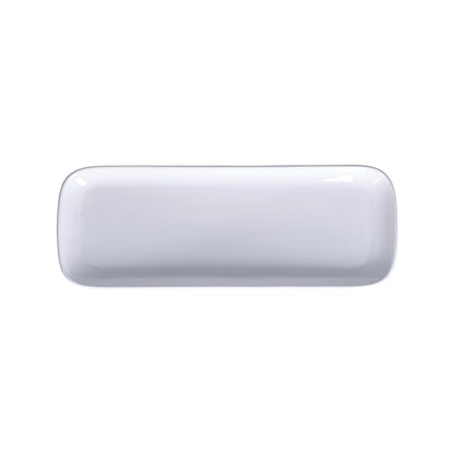 Piatto rettangolare in porcellana bianca. Linea Essenziale New Age Quando il design incontra il food, la linearità diventa la massima espressione dell’eleganza in tavola. Dimensioni: cm 30 X 11 X 2,1 h Utilizzabile in forno a microonde e tradizionale Lavabile in lavastoviglie. In negozio e online su tuttochic.live