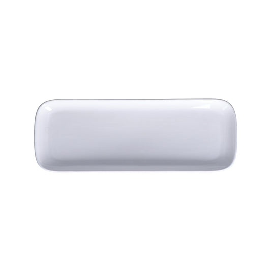 Piatto rettangolare in porcellana bianca. Linea Essenziale New Age Quando il design incontra il food, la linearità diventa la massima espressione dell’eleganza in tavola. Dimensioni: cm 30 X 11 X 2,1 h Utilizzabile in forno a microonde e tradizionale Lavabile in lavastoviglie. In negozio e online su tuttochic.live