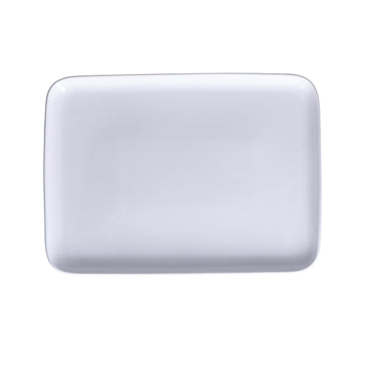 Piatto rettangolare piano in porcellana bianca. Linea Essenziale New Age Quando il design incontra il food, la linearità diventa la massima espressione dell’eleganza in tavola. Dimensioni: cm 30 X 22 X 2,1 h. Utilizzabile in forno a microonde e tradizionale Lavabile in lavastoviglie. In negozio e online su tuttochic.live