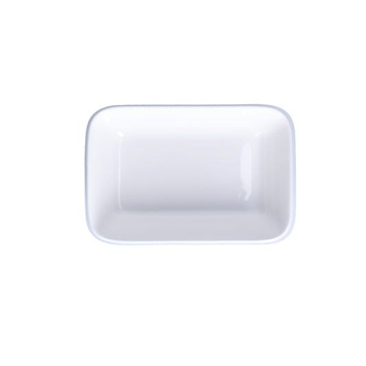 Piatto rettangolare fondo in porcellana bianca. Linea Essenziale New Age Quando il design incontra il food, la linearità diventa la massima espressione dell’eleganza in tavola. Dimensioni: cm 22 X 15 X 5,5 h. Utilizzabile in forno a microonde, tradizionale e lavastoviglie. In negozio e online su tuttochic.live  