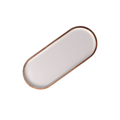 Vassoio ovale in legno laccato. Dimensioni: cm 35,6 x 15,2 x 1,9 Collezione Libeccio Un set di accessori intramontabili in legno smaltato, da collezionare uno dopo l'altro. Immancabili in credenza e preziosi sulla tavola, per servire in puro stile La Porcellana Bianca. Lavare a mano. In negozio e online su tuttochic.live