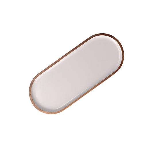 Vassoio ovale in legno laccato. Dimensioni: cm 35,6 x 15,2 x 1,9 Collezione Libeccio Un set di accessori intramontabili in legno smaltato, da collezionare uno dopo l'altro. Immancabili in credenza e preziosi sulla tavola, per servire in puro stile La Porcellana Bianca. Lavare a mano. In negozio e online su tuttochic.live