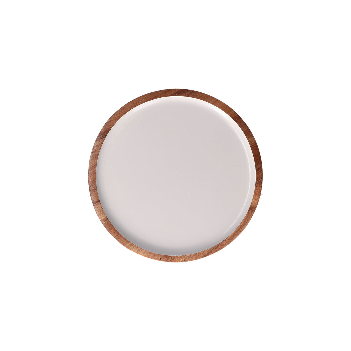 Vassoio rotondo in legno laccato. Dimensioni: cm Ø 25,4 x 1,9 Collezione Libeccio Un set di accessori intramontabili in legno smaltato, da collezionare uno dopo l'altro. Immancabili in credenza e preziosi sulla tavola, per servire in puro stile La Porcellana Bianca. Lavare a mano. In negozio e online su tuttochic.live