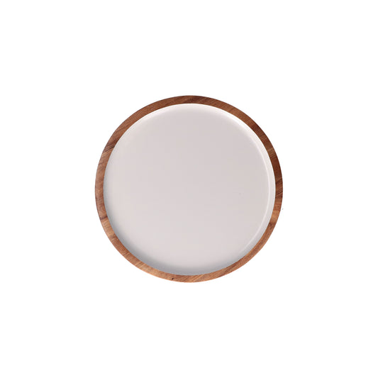 Vassoio rotondo in legno laccato. Dimensioni: cm Ø 25,4 x 1,9 Collezione Libeccio Un set di accessori intramontabili in legno smaltato, da collezionare uno dopo l'altro. Immancabili in credenza e preziosi sulla tavola, per servire in puro stile La Porcellana Bianca. Lavare a mano. In negozio e online su tuttochic.live